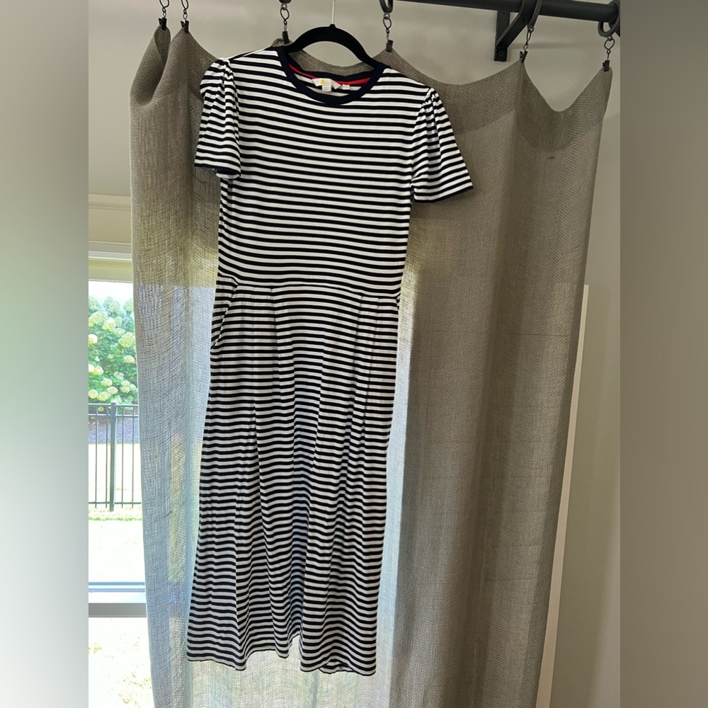 6R Boden navy striped pleated waist jersey dress EUC (worn 1-2x).